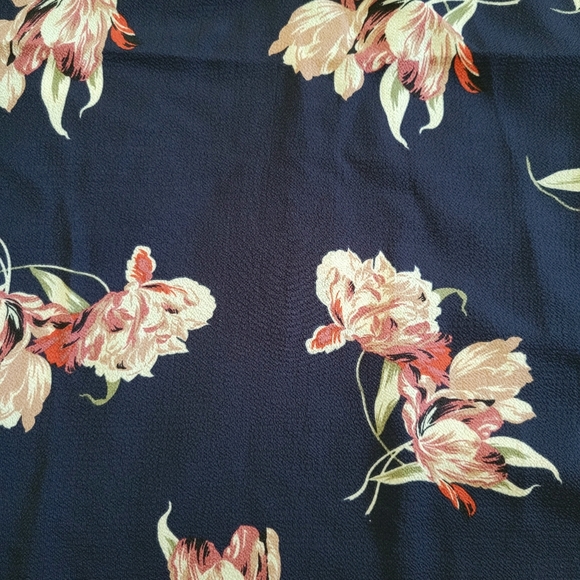 Harve Benard Navy🇺🇲 Floral💐 Top - NWT - Picture 10 of 13